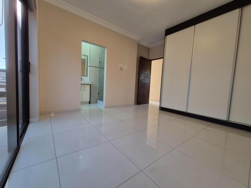 To Let 3 Bedroom Property for Rent in Bloubergrant Western Cape